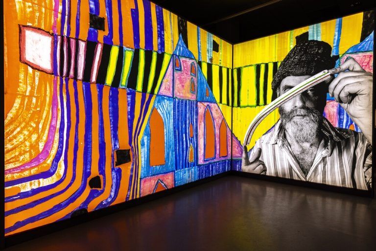 Blick in die Ausstellung im Hundertwasser-Forum. ⇒Christian Flemming