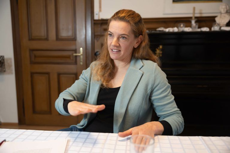 Claudia Hummel im Gespräch mit der NEUE am Sonntag. ⇒Hartinger