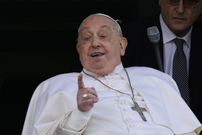 Der Papst wurde wegen einer Lungenentzündung fünf Wochen in der „Gemelli“-Klinik in Rom behandelt.⇒ap/stinellis