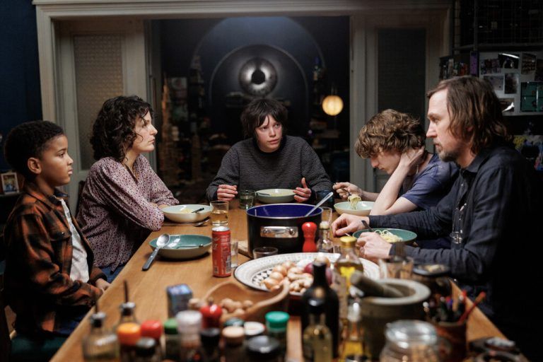 Die Familie Engels zwischen Traumabewältigung und Selbsttäuschung.⇒filmladen