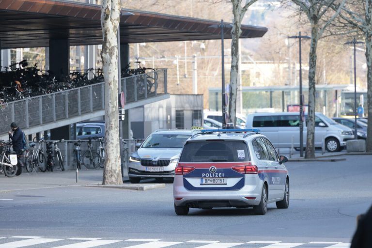 Die Polizei zeigt vermehrt Präsenz. ⇒hartinger