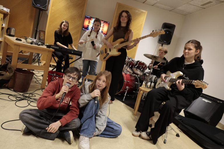 Die Rasselband23 in ihrem Proberaum in Nenzing.