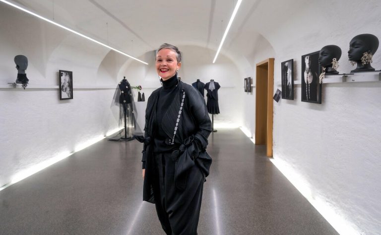 Die Stickereidesignerin Anita Keckeis beweist in ihrer Ausstellung, dass Spitze immer noch modern ist.