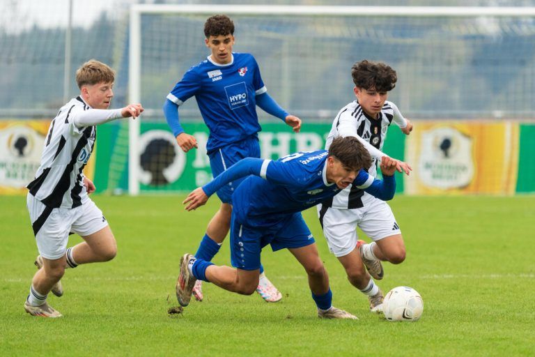 Die Weiterführung der Fußballakademie Vorarlberg, zu sehen ist eine Partie der U18 gegen die U18 des LASK, ist vorerst gesichert.⇒Stiplovsek