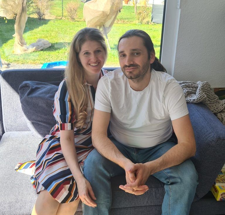 Glückliche Pflegeeltern: Stephanie und Markus.⇒vk