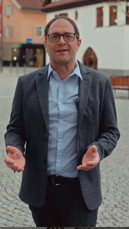 Jürgen Haller von der Liste metnand för Schru. ⇒metnand