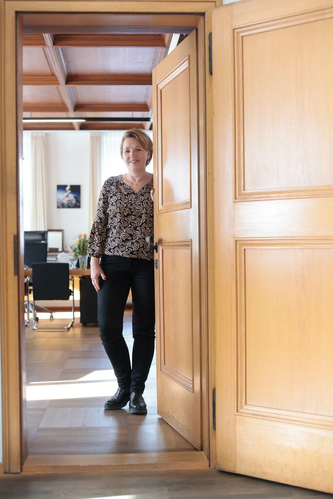 Nach zwölf Jahren im Amt schließt Andrea Kaufmann die Tür zum Bürgermeisterzimmer im Rathaus. ⇒Hartinger