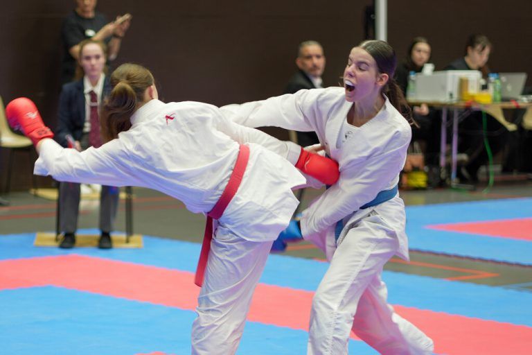 Noemi Sopic (r.) erkämpfte sich die Goldmedaille. ⇒Karate Vorarlberg