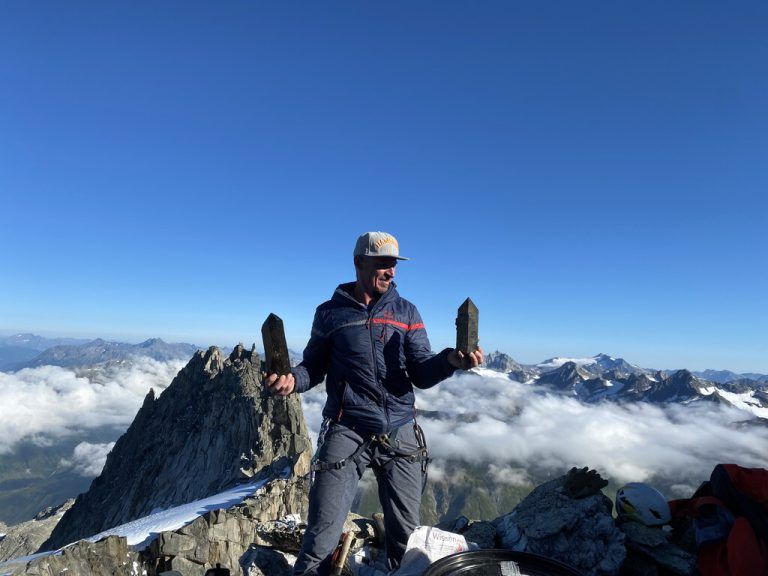 Philip Steinbrugger sammelt als Strahler gemeinsam mit seinem Bruder Bergkristalle in den Schweizer Alpen. ⇒Hartinger, Privat