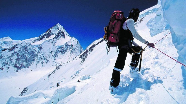 Reinhold Messner 1984 am Gasherbrum I und II. ⇒Reinhold Messner