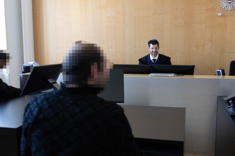 Richter Martin Mitteregger verurteilte den Angeklagten. ⇒Hartinger