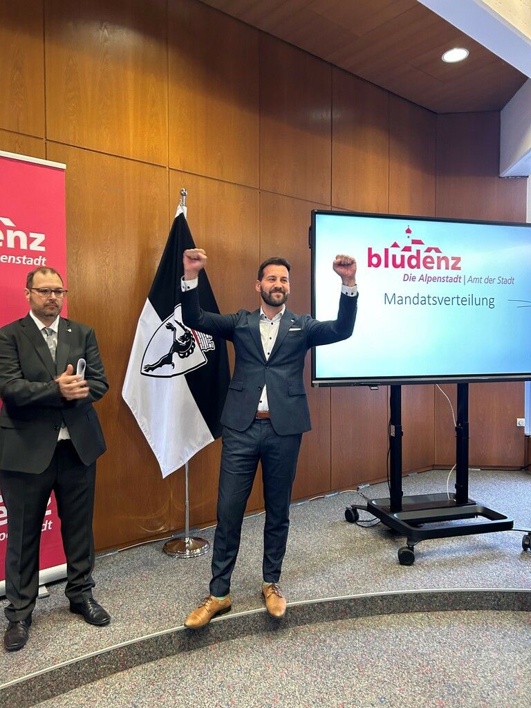 Simon Tschann durfte jubeln. Er wurde in seinem Amt bestätigt.⇒→NEUE/Stadler
