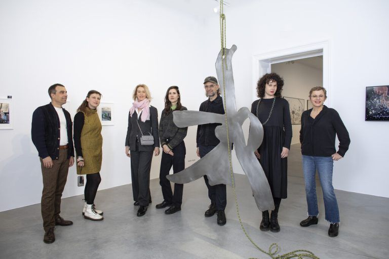 V.l.: Christian Kosmas Mayer, Michèle Pagel, Antonia Gobiet (Kardinal König Kunstfonds), Kathi Hofer, Hans Schabus, Nika Kupyrova und Brigitte Reutner-Doneu (Lentos).⇒Petra rainer