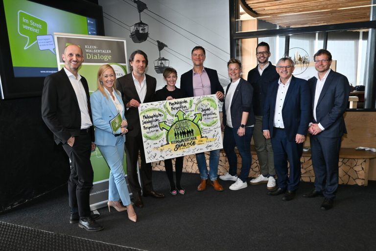 Andreas Gapp, Sabine Kronberger, Philipp Hübl, Steffi Burkhart, Volker Busch, Anna Egger, Helmut List, Andi Haid und Julian Müller.⇒MCV (7)