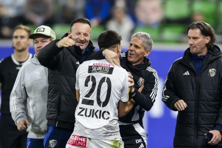 Bei Trainer Didi Kühbauer (r.) und dem Wolfsberger AC läuft es derzeit rund. Es besteht sogar die Chance auf das Double aus Meisterschaft und Cup.⇒GEPA