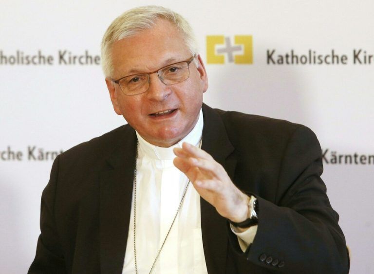 Bischof Werner Freistetter leitet die Reform ein.⇒APA/GERT EGGENBERGER