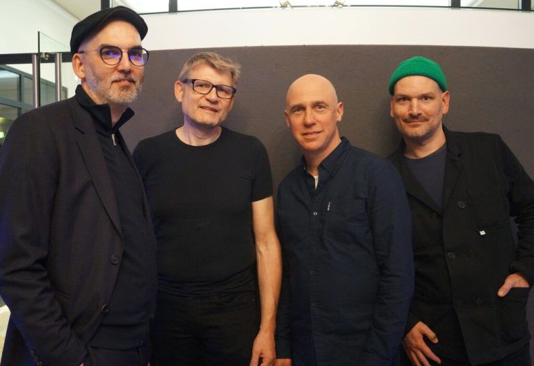 Das Faust-Team mit Dramaturg Martin Bieri, Ausstatter Damian Hitz, Regisseur Max Merker und Dominik Dittrich (Musik).⇒ritter (7)