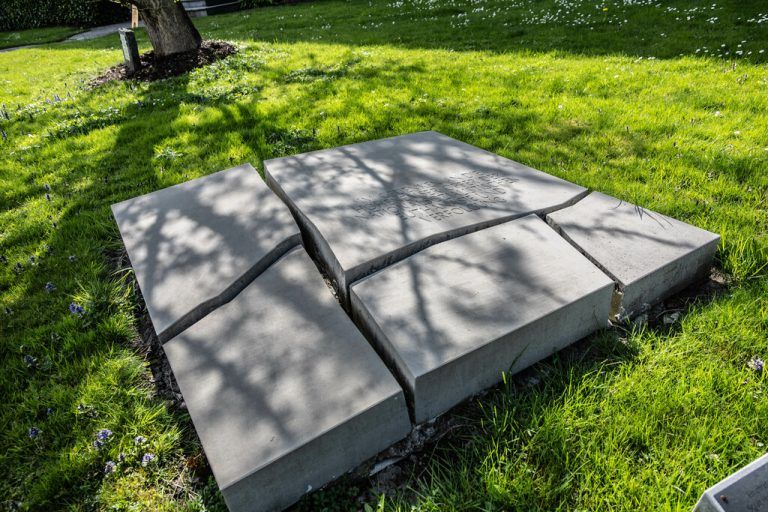 Denkmal für die Hohenemser „Euthanasie“-Opfer von Udo Rabensteiner.⇒Klaus Hartinger