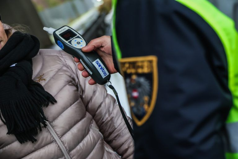 Die Frau war alkoholisiert und ihr Fahrzeug wies erhebliche Mängel auf.⇒Symbolfoto: Steurer