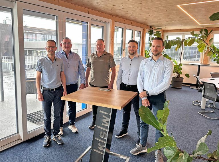 Die neue Geschäftsführung: Reinhard Bayer, Stefan Walser, Josef Schneider, Marcel Schneider und Christopher Schneider (v.l.).⇒ksw