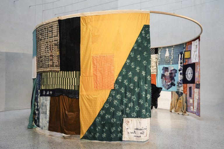Eine Geschichte globaler Gewalt und lokaler Beteiligung auf 16 Metern Stoff im Vorarlberg Museum.⇒Furxer