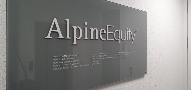 Es gibt bereits eine Reihe von Firmen, die den Namensteil Alpine Equity in sich tragen. Kleines Bild: Harald Pöttinger auf einem Archiv-Bild.wpa, Neue-Archiv