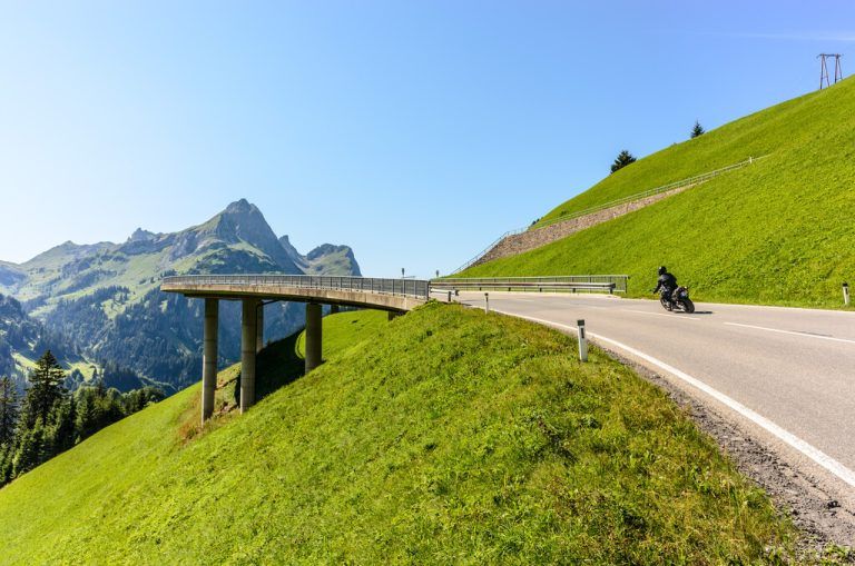 Kurvenstart am Hochtannbergpass