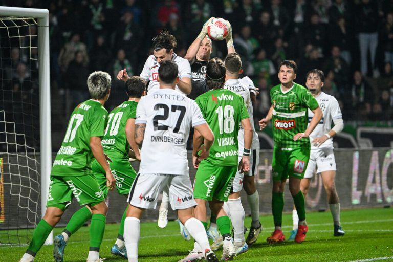 Grün-Weiß gegen Schwarz-Weiß: Das Zweitliga-Derby verspricht Hochspannung. ⇒GEPA/Lerch