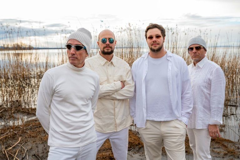 Hans Platzgumer und seine Band Convertible laden zu Lesung und Konzert.⇒Furxer