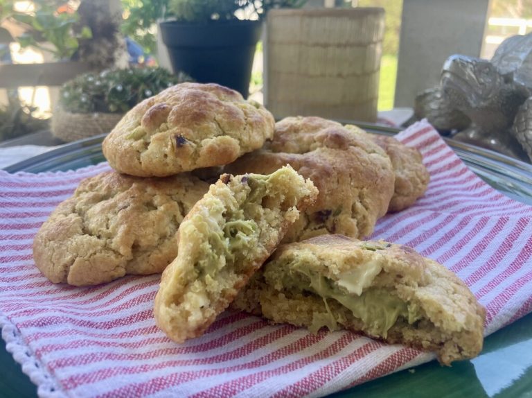 Knusprige Hülle trifft auf zartschmelzende Pistaziencreme – diese Cookies sind einfach unwiderstehlich.⇒Ulrike Hagen