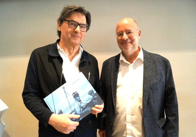Kurator und Buchautor Markus Barnay mit dem ehemaligen Direktor des Vorarlberg Museums Andreas Rudigier.⇒RITTER (7)