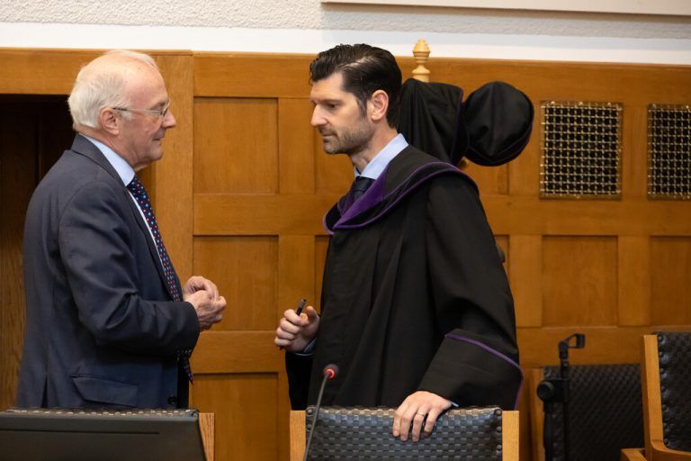 Reinhard Haller mit beisitzendem Richter Martin Mitteregger.hartinger (2)