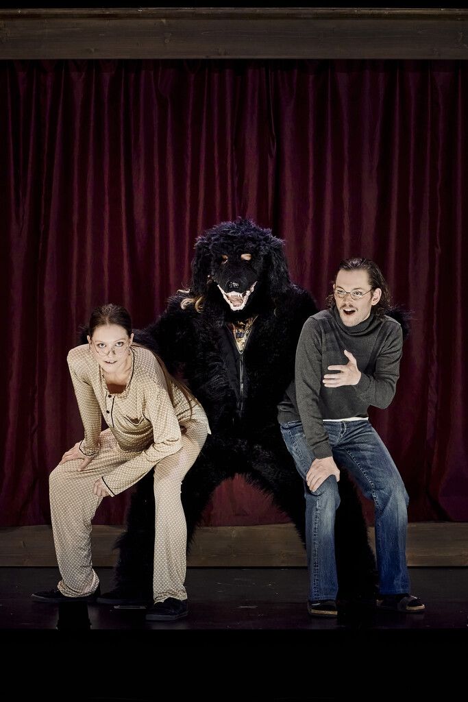 V.l.: Rebecca Hammermüller (Margarete), Milva Stark (Mephisto) und Luzian Hirzel (Faust) hauchen dem legendären Stoff modernes Leben ein.