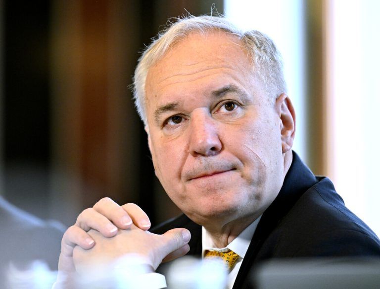 Walter Rosenkranz (FPÖ) bleibt formal Vorsitzender des Nationalfonds, zieht sich aber aus der operativen Arbeit zurück.⇒APA