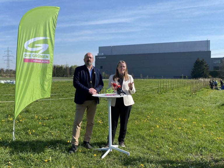 Weber und Bösch-Vetter bei der Pressekonferenz.⇒grüne vorarlberg
