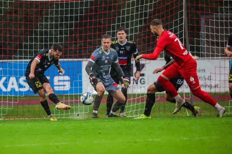 Das letzte Derby zwischen dem FC Dornbirn und dem FC Lauterach am 28. September 2024 ging mit 4:0 ganz klar an die Rothosen.⇒Philipp Steurer