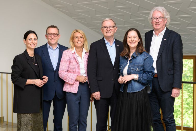 Das neue Präsidium: Jennifer Bitsche, Udo Filzmaier, Petra Kreuzer, Präsident Karlheinz Kopf, Andrea Längle und Eduard Fischer.⇒wirtschaftskammer vorarlberg
