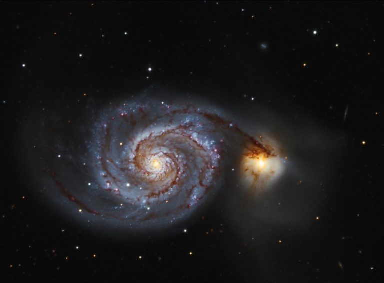 Die Milchstraße ist scheibenförmig und hat eine spiralförmige Struktur.shutterstock
