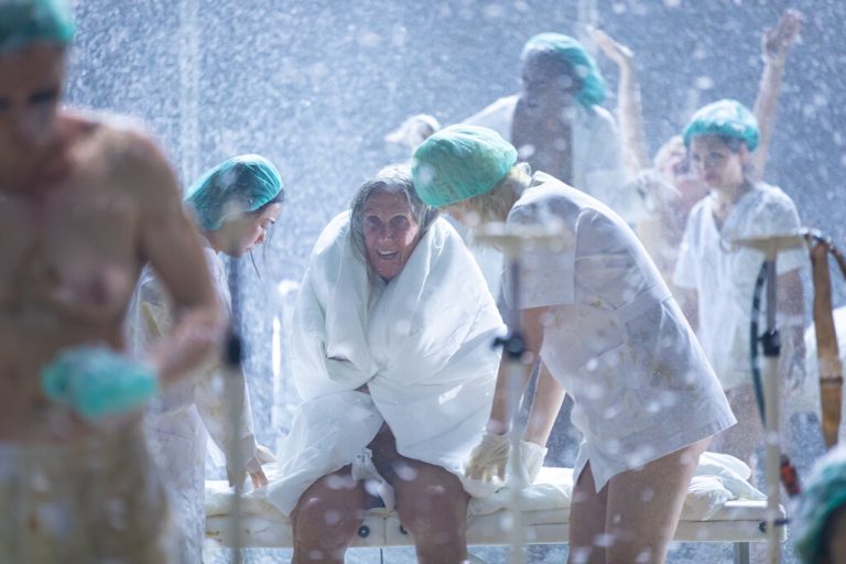 Die Produktion ist inspiriert vom Jahr 1816, dem „Jahr ohne Sommer“.⇒Wallraff