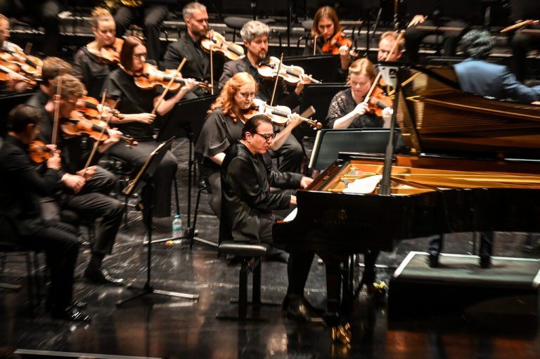 Fazıl Say überwältigt am Piano. ⇒Mittelberger