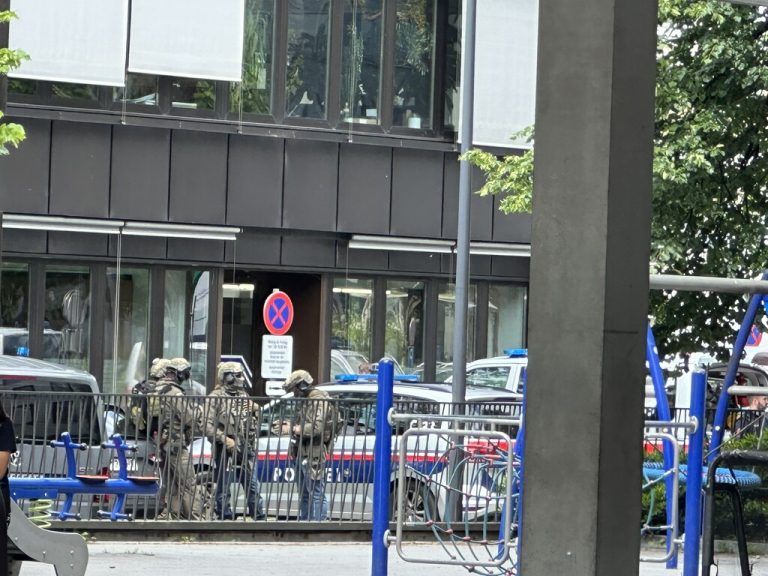 Großaufgebot der Polizei am Dienstag.⇒vol.at