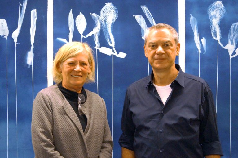Galeristin Andrea Romagna-Miessgang mit Grafikdesigner und Illustrator Kurt Dornig.⇒privat (7)