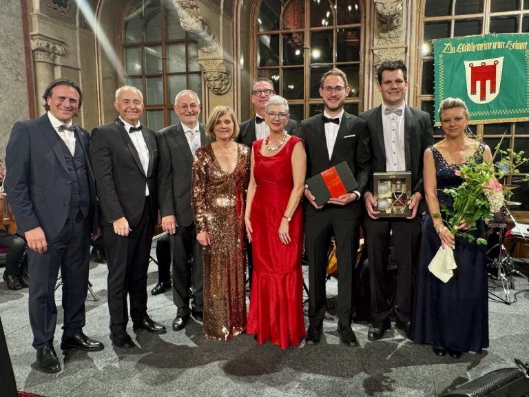 Gerd Hölzl, Manfred Böhmwalder, Rainer Gögele, Markus Giesinger, Barbara Schöbi-Fink, Ulrike Willam-Kinz, Martin Caldonazzi, Simon Ehe und Silke Ploder.⇒LUTZ (7)
