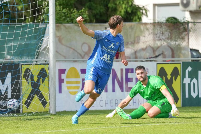 Hards Julian Krassnig (l.), hier sein Tor zum 1:0, erzielte einen lupenreinen Hattrick beim 5:1-Sieg gegen Wolfurt.⇒Stiplovsek (2)
