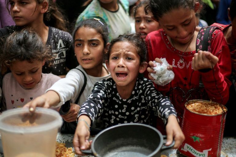 In Gaza herrscht Hunger. Laut der isrealischen Regierung stiehlt die Hamas humantitäre Hilfsgüter.⇒AFP