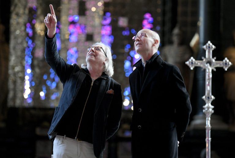 Künstler Peter Baldinger und Dompfarrer Toni Faber im Stephansdom, als der Linzer 2019 seine Installation „Sky of Stones“ enthüllte. ⇒apa/techt