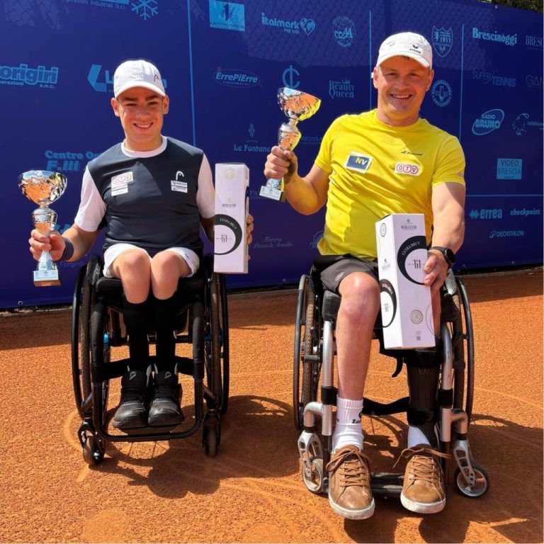 Maximilian Taucher (l.) mit seinem Niederösterreichischen Doppelpartner Josef Riegler (r.) nach dem Finale in Brescia. ⇒Privat