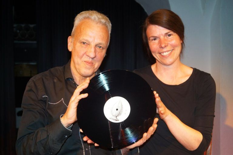 Musikladen-Legende Karl „Charlie“ Müllner mit Kathy Grahl.⇒RITTER (7)