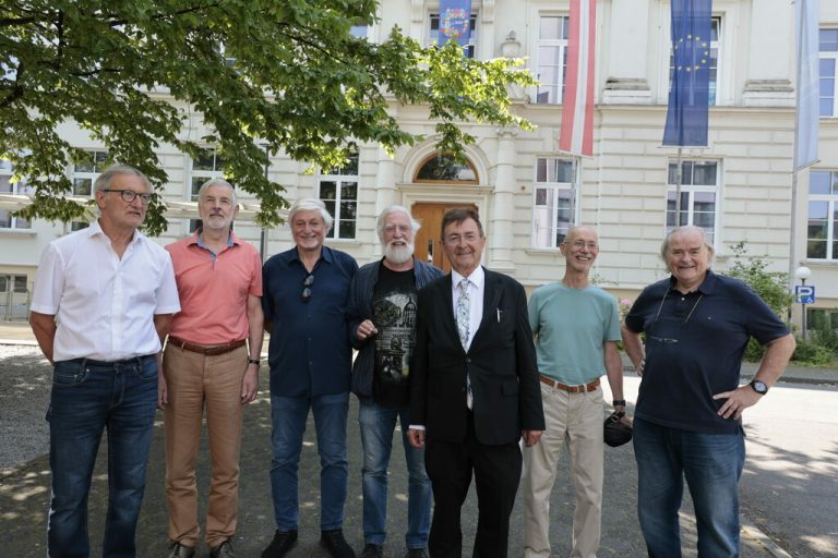 Auf Initiative von Helmuth Mäser trafen sich sieben Absolventen des Jahrgangs 1970 am Bundesgymnasium Dornbirn. ⇒Hartinger