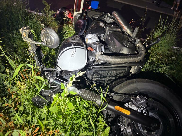 Beide Zweiradlenker wurden bei den Umfall verletzt.⇒Kapo St. Gallen